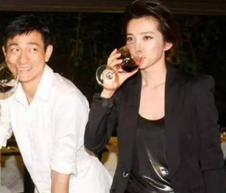 娱乐圈哪些女星爱喝酒,娱乐圈女星们的饮酒风采
